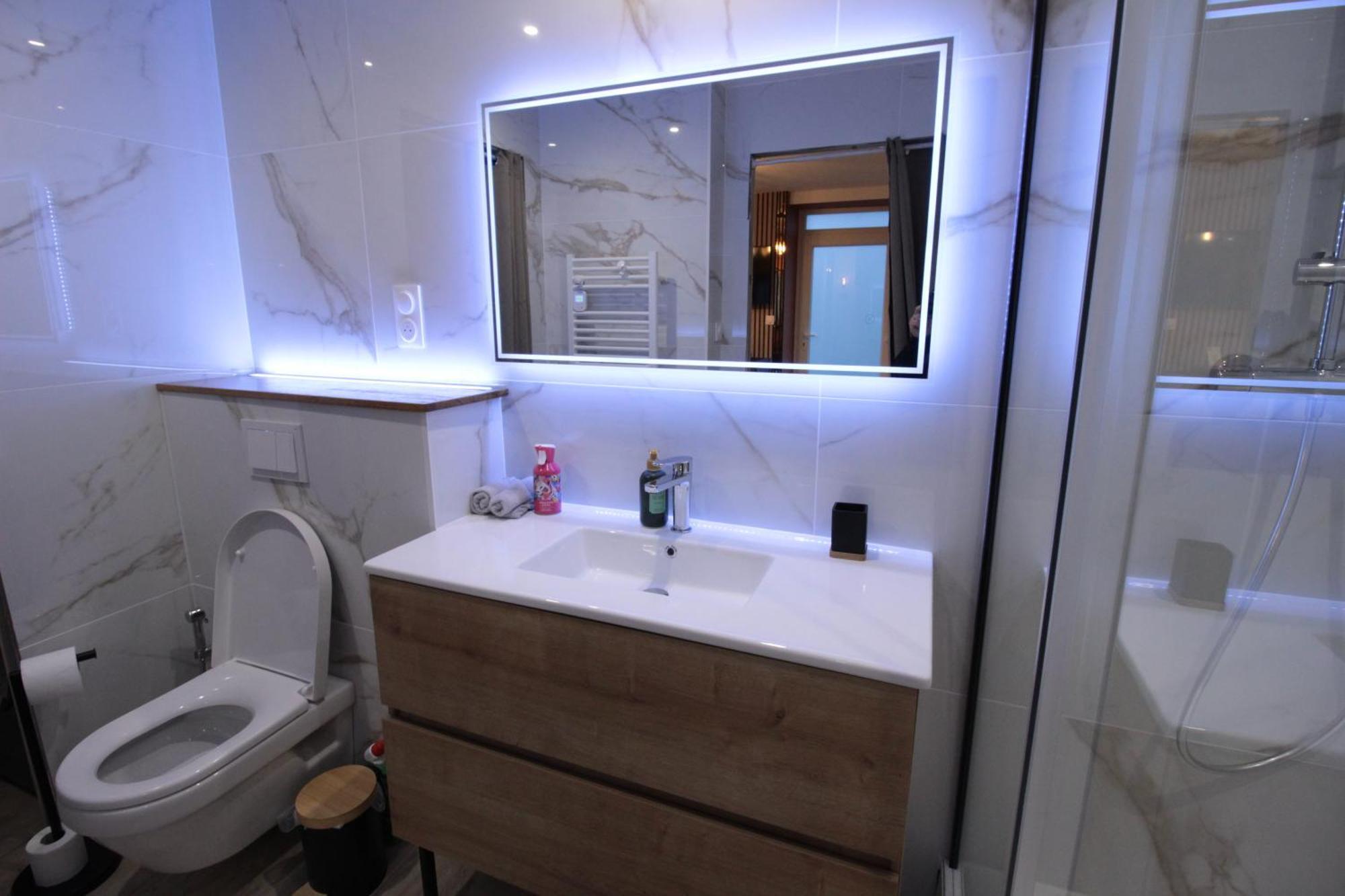 Luxury Studio, Rez De Chaussee, Parking Prive Video Surveillance, Canape Haute Qualite Convertible Couchage 2 Personnes, Centre Ville Proche, Restaurant, Boulangerie 2 Minutes A Pied, Terrasse - 800Metre Carre De Terrain - Gere Par Presta-Zen'Service Βερντέν Εξωτερικό φωτογραφία
