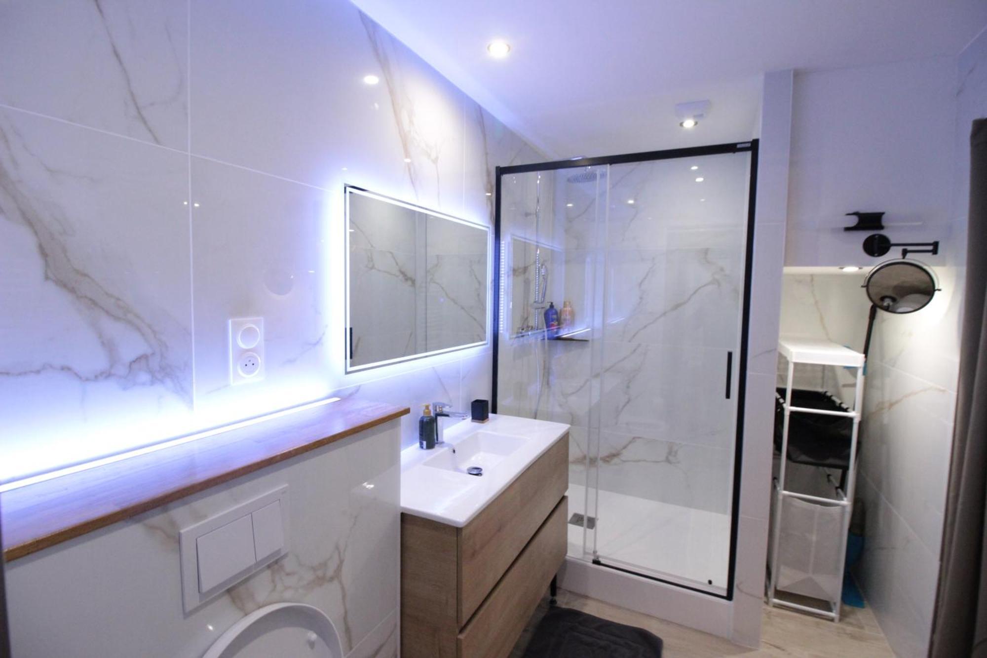 Luxury Studio, Rez De Chaussee, Parking Prive Video Surveillance, Canape Haute Qualite Convertible Couchage 2 Personnes, Centre Ville Proche, Restaurant, Boulangerie 2 Minutes A Pied, Terrasse - 800Metre Carre De Terrain - Gere Par Presta-Zen'Service Βερντέν Εξωτερικό φωτογραφία