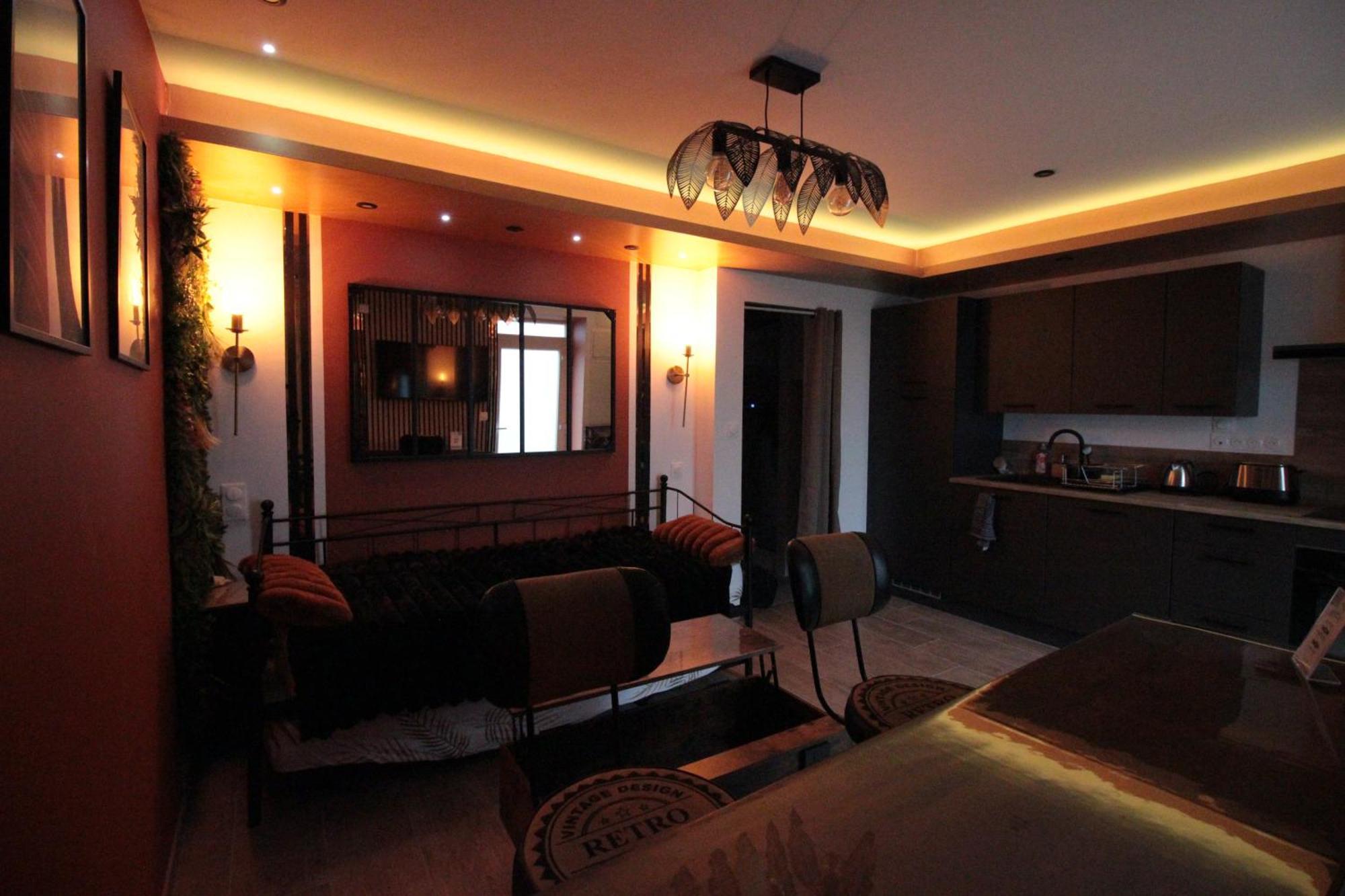 Luxury Studio, Rez De Chaussee, Parking Prive Video Surveillance, Canape Haute Qualite Convertible Couchage 2 Personnes, Centre Ville Proche, Restaurant, Boulangerie 2 Minutes A Pied, Terrasse - 800Metre Carre De Terrain - Gere Par Presta-Zen'Service Βερντέν Εξωτερικό φωτογραφία