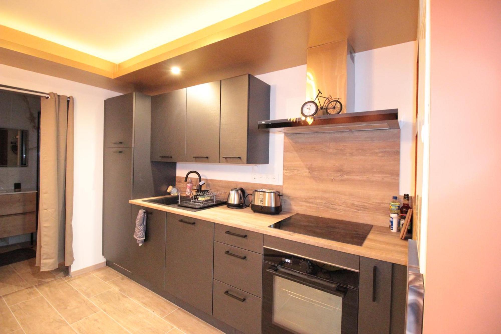 Luxury Studio, Rez De Chaussee, Parking Prive Video Surveillance, Canape Haute Qualite Convertible Couchage 2 Personnes, Centre Ville Proche, Restaurant, Boulangerie 2 Minutes A Pied, Terrasse - 800Metre Carre De Terrain - Gere Par Presta-Zen'Service Βερντέν Εξωτερικό φωτογραφία