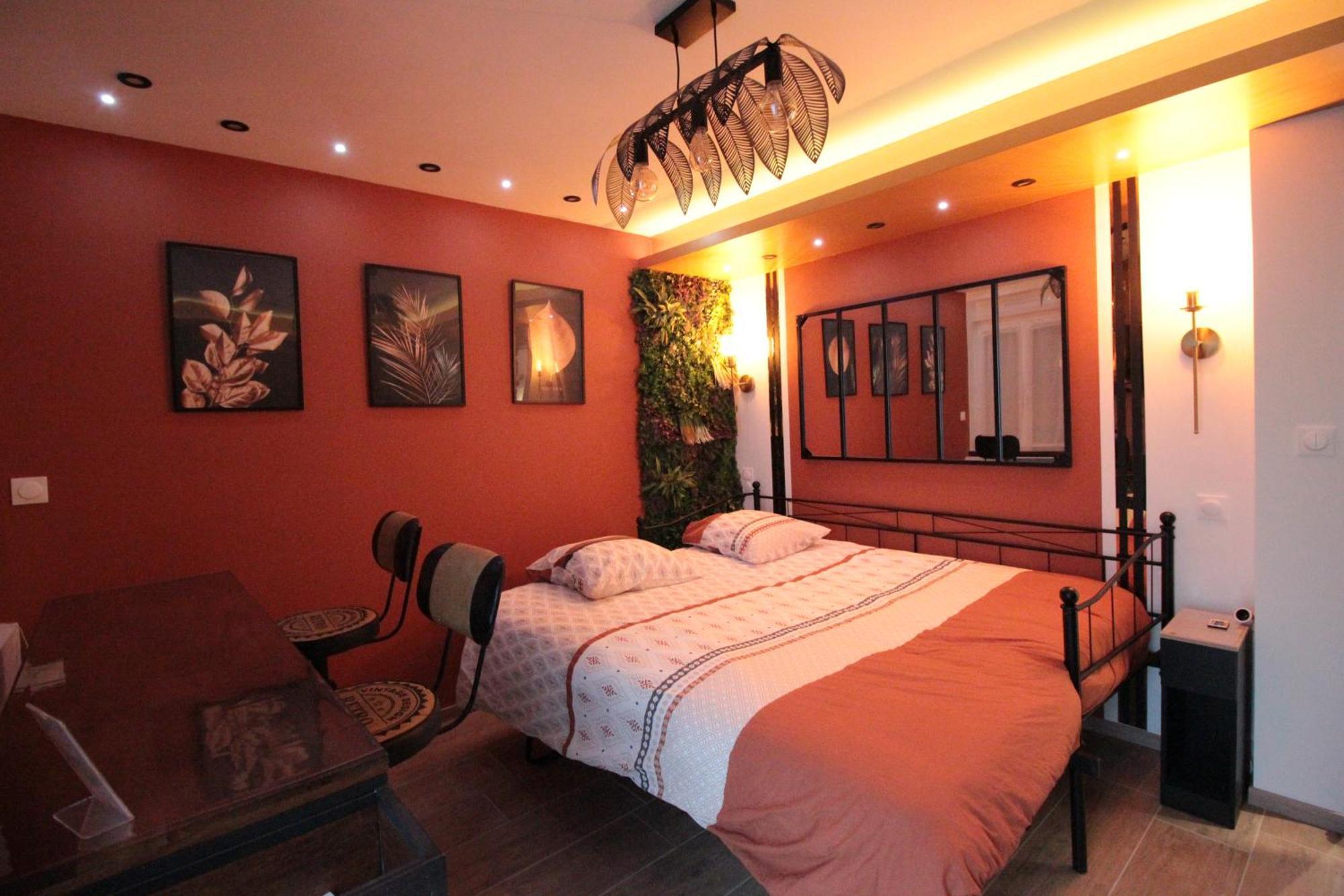 Luxury Studio, Rez De Chaussee, Parking Prive Video Surveillance, Canape Haute Qualite Convertible Couchage 2 Personnes, Centre Ville Proche, Restaurant, Boulangerie 2 Minutes A Pied, Terrasse - 800Metre Carre De Terrain - Gere Par Presta-Zen'Service Βερντέν Εξωτερικό φωτογραφία